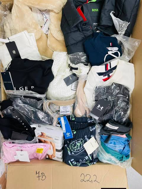 hollister clothing near me