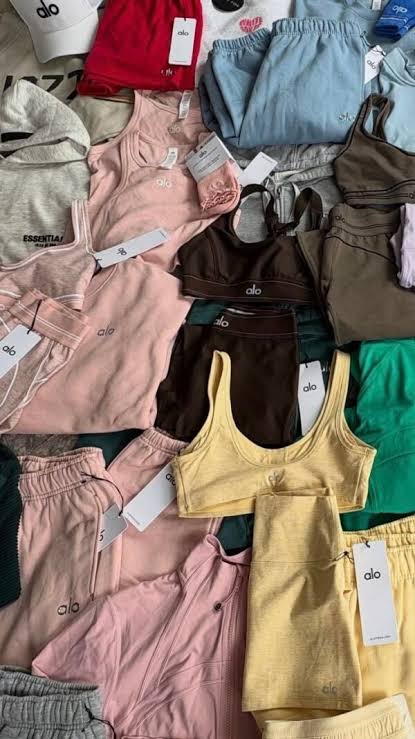 alo yoga workout clothes