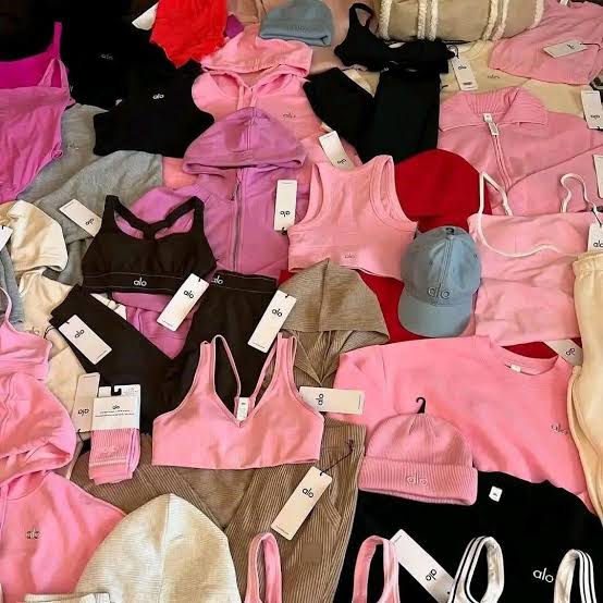 alo yoga clothing