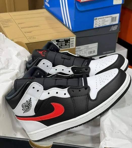 nike sneakers buy