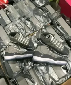 nike sneakers buy